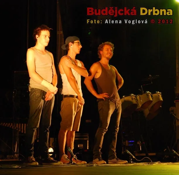Kluci na pódiu předváděli i perfektní divadlo