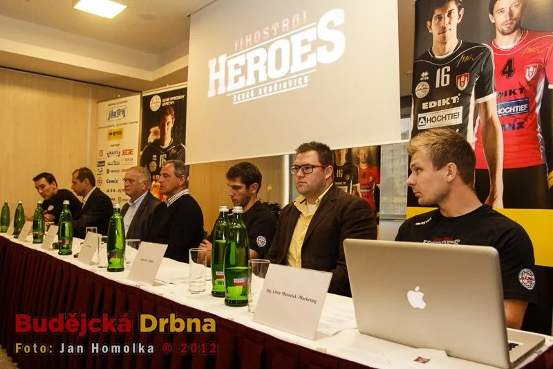 Účastníci tiskové konference
