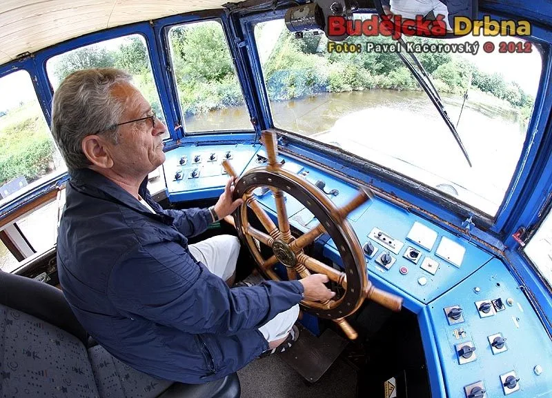 Zdeněk Hampl za kormidelním kolem Malše