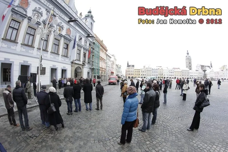 Na náměstí Přemysla Otakara II. se sešlo okolo padesátky návštěvníků