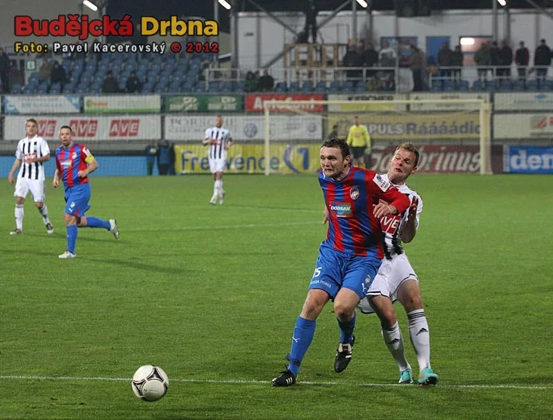 František Ševinský forvarda Dynama Jakuba Řezníčka do zakončení nepustil
