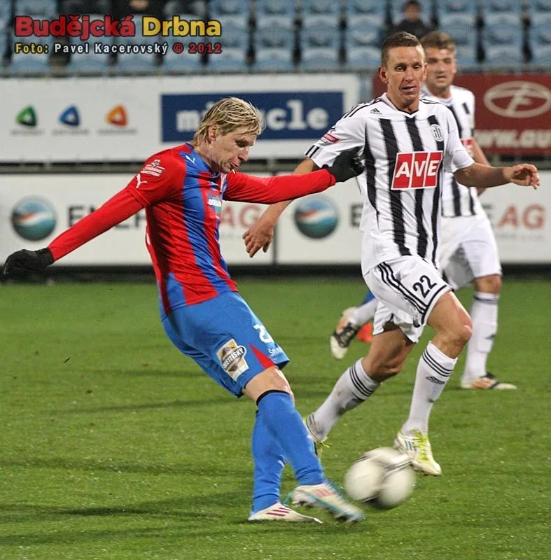 Střelecký pokus Františka Rajtorala sleduje Petr Benát
