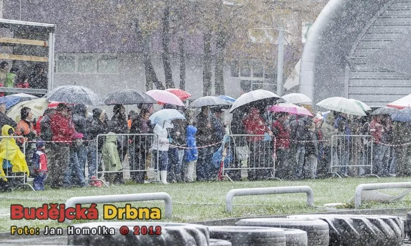 Žádný z návštěvníků si doma nesměl zapomenout deštník