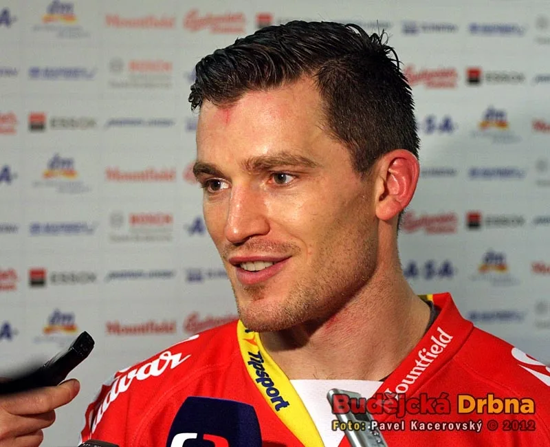 Andrew Ference zaznamenal na Spartě svůj první extraligový gól