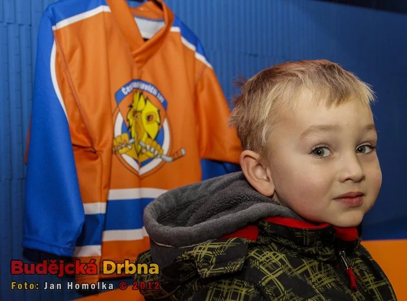 Každý hokejista dostal mimo jiné i svůj dres