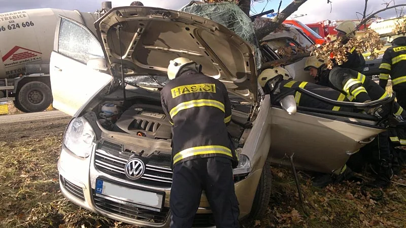 Tragická nehoda Volkswagenu Golf u Plané
