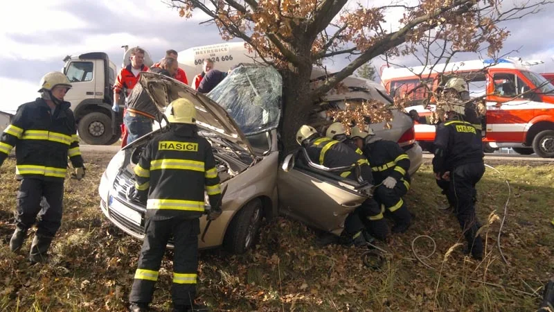 Tragická nehoda Volkswagenu Golf u Plané