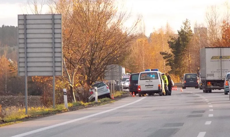 Tragická nehoda Volkswagenu Golf u Plané