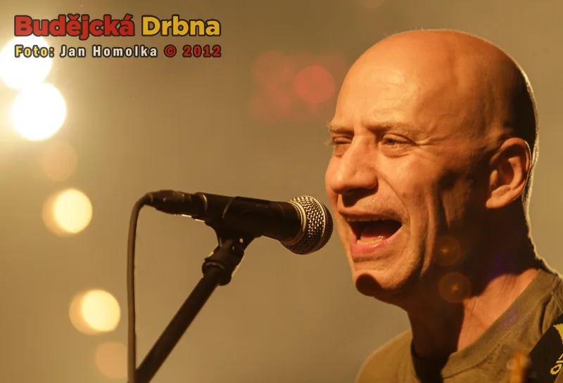 Basskytarista Krucipüsku Richard Scheufler