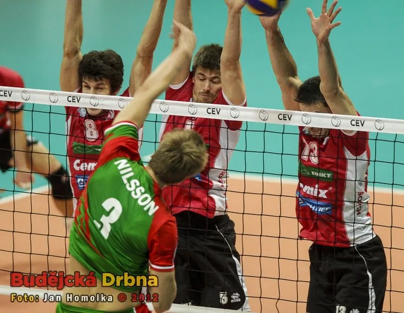 Jon Nils Marcus Nilsson smečuje do trojbloku Habr, Sobotka, Fila