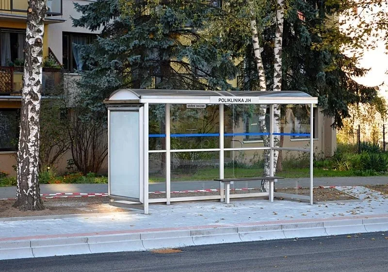 Zastávka Poliklinika Jih se posunula o několik metrů směrem do Rožnova