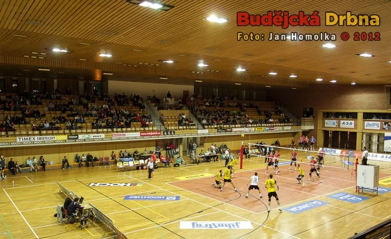 Duel s ČZU Praha moc fanoušků v budějcké Sportovní hale nesledovalo