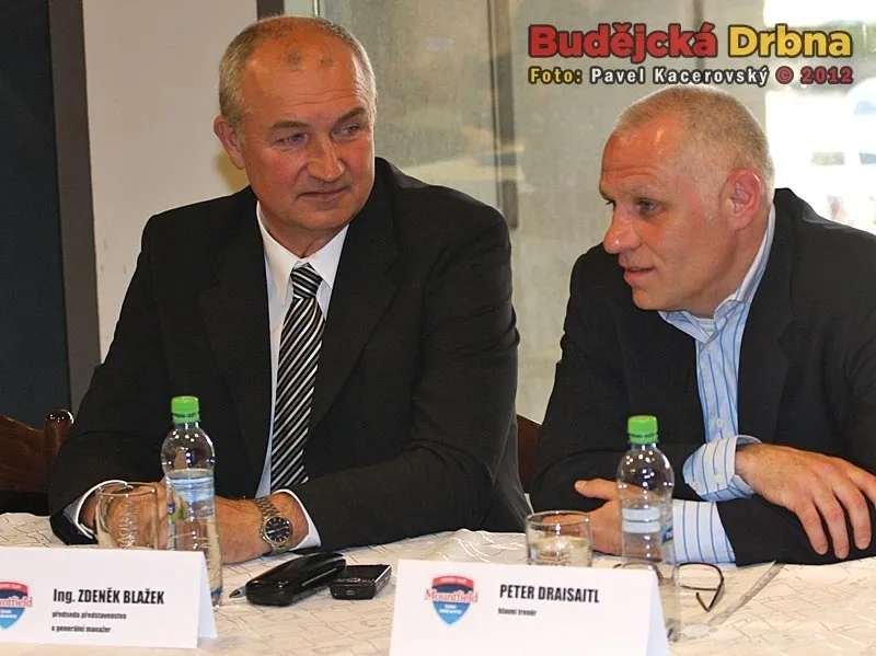 Předseda představenstva HC Mountfield Zdeněk Blažek s koučem mužstva Peterem Draisaitlem