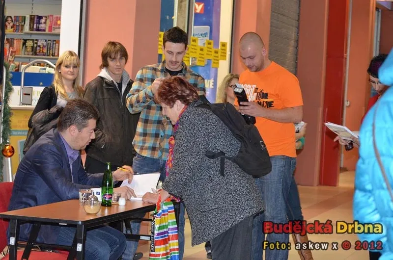 Autogramiáda Tomia Okamury v budějckém IGY Centru