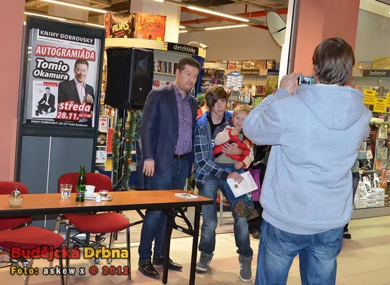 Autogramiáda Tomia Okamury v budějckém IGY Centru