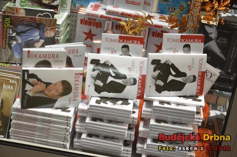 Autogramiáda Tomia Okamury v budějckém IGY Centru