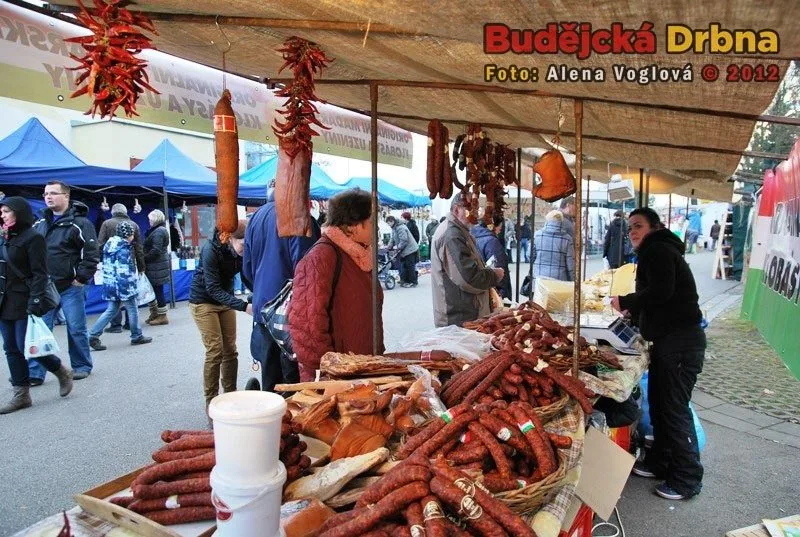 Ke koupi na trzích byly nejenom vánoční pochutiny