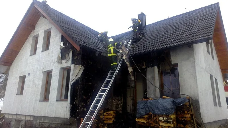 Dům v Zalinách po pondělním požáru