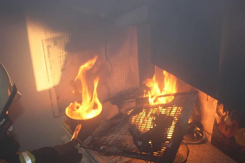 Požár kuchyně v domě v Loucké ulici