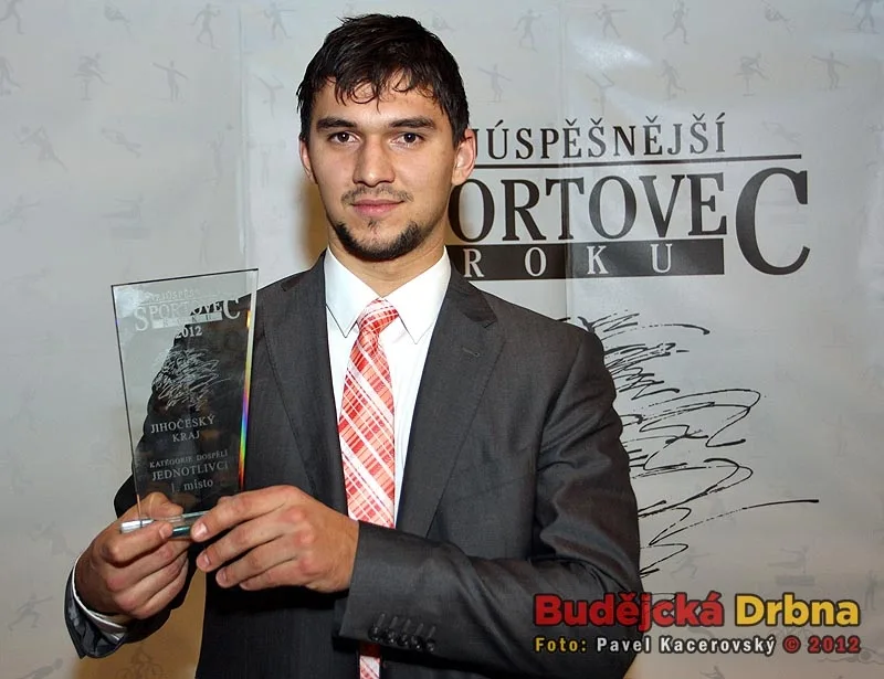 Hokejista Jakub Kovář s cenou pro nejúspěšnějšího jihočeského Sportovce roku 2012