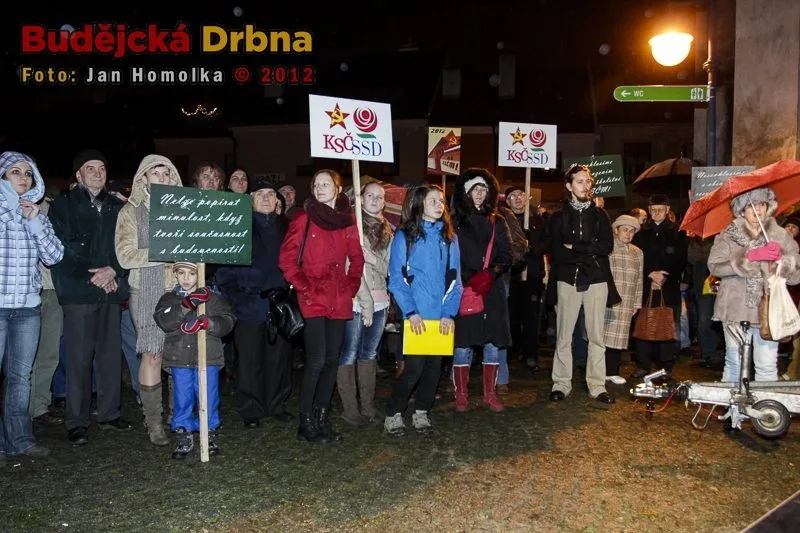 Na Piaristickém náměstí se opět protestovalo