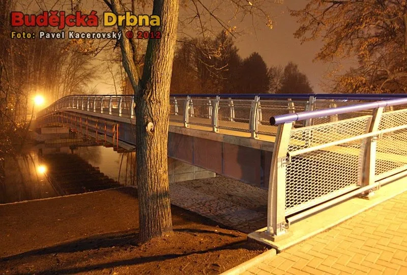 Listopad 2012: Lávka u Budvar Arény otevřena