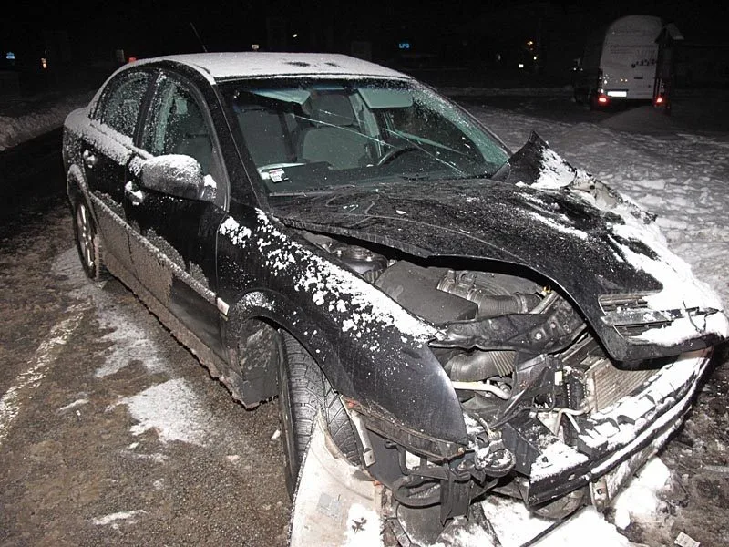 Střet Opelu Vectra a Mercedesu Benz Sprinter v Češňovicích