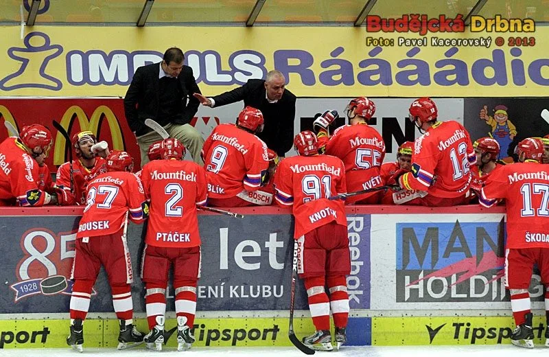 Domácí kouč Draisaitl si vzal time out v polovině zápasu