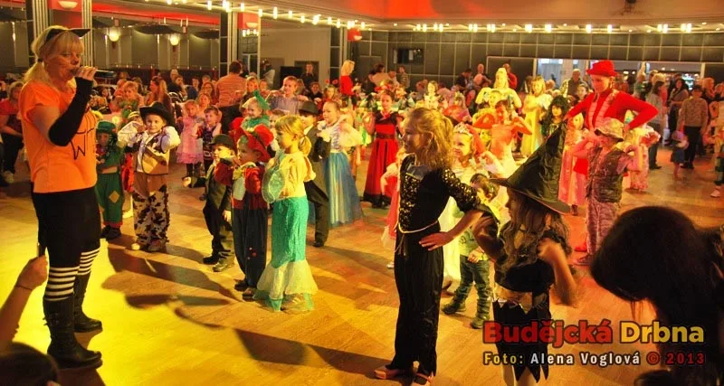 Dětský maškarní karneval v Metropolu