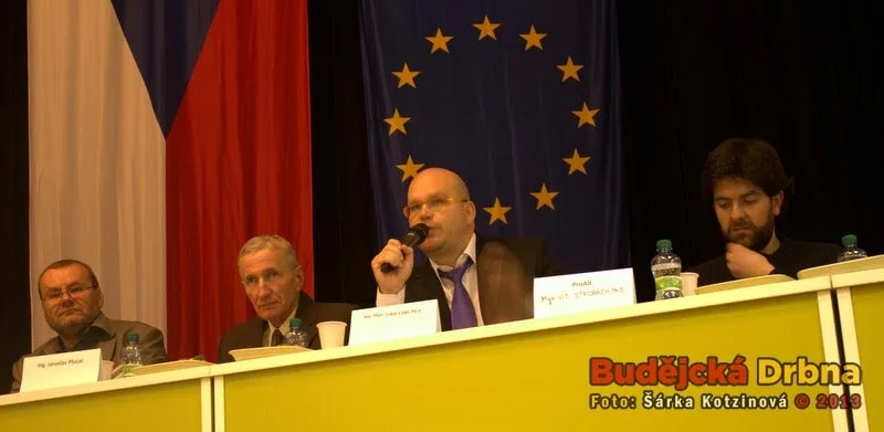 Demokracie versus Totalita v 21. století