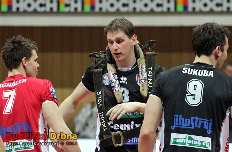 Chomout, talisman Budějčáků pro letošní play off, dostal po zápase Radek Mach
