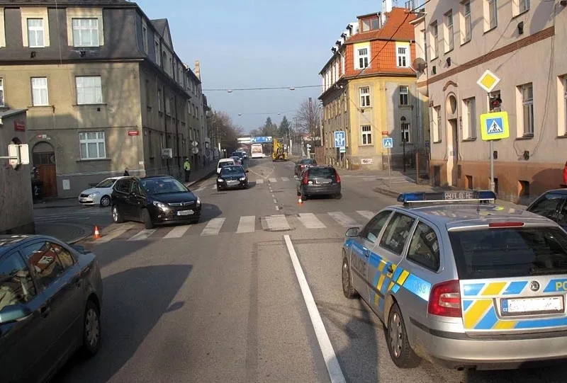 Přechod pro chodce, kde došlo ke střetu osobního auta s maminkou a její dcerou
