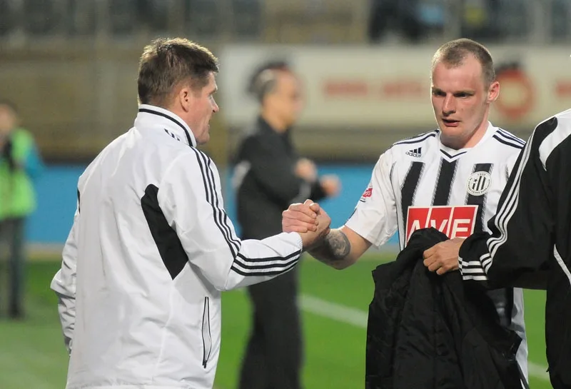 Jakub Řezníček jde ze hřiště