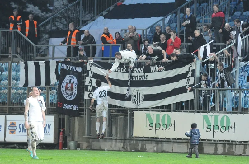 Děkovačka domácích fotbalistů