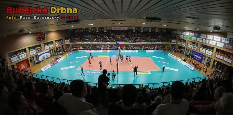 Utkání sledovala vyprodaná Sportovní hala