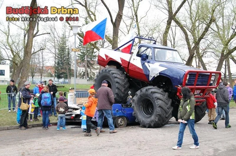Vraky aut nevypadaly moc vábně
