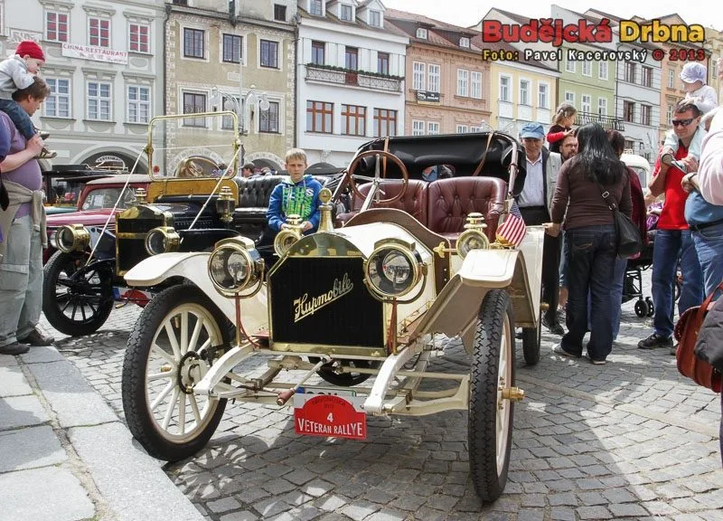 Stařičký kelnot na čtyřech kolech značky Hupmobile