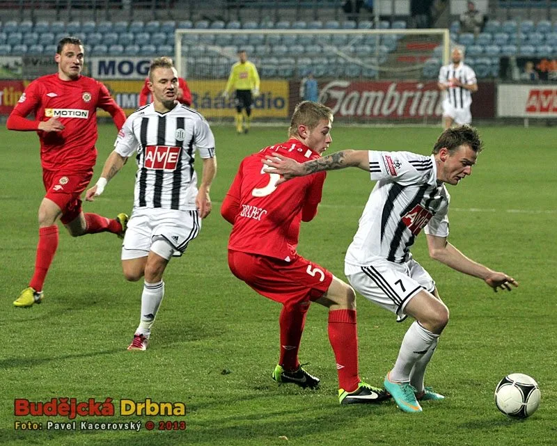 Jakub Řezníček (vpravo) se rozloučil s Dynamem