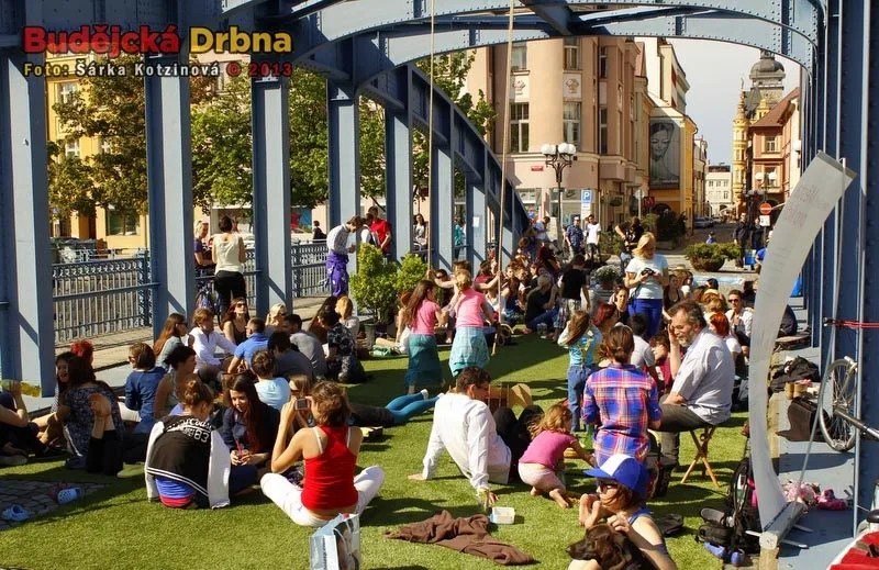 Piknik CBArchitektury na Zlatém mostě
