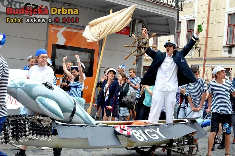 Majálesový průvod 2013