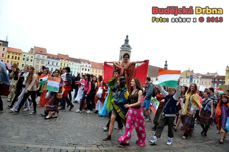 Majálesový průvod 2013