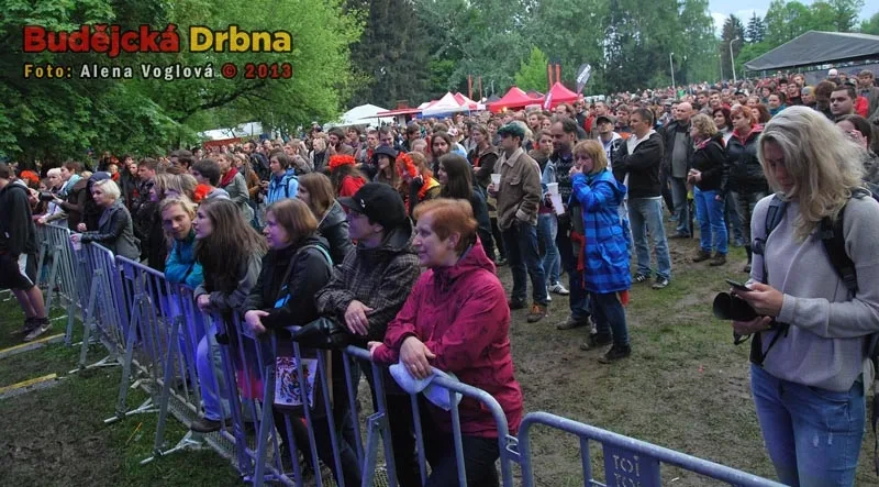 V sobotu se festival naplnil lidmi až na Lenku Dusilovou