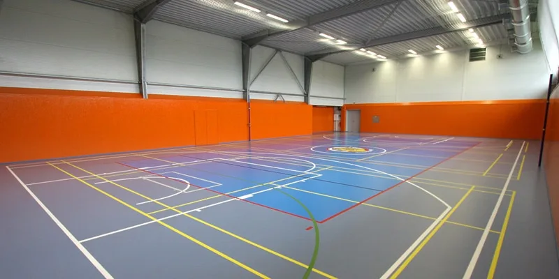 Sportovní hala v HOKEJOVÉM CENTRU POUZAR