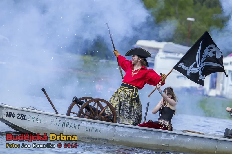 Závody Dračích lodí na Lipně 2013