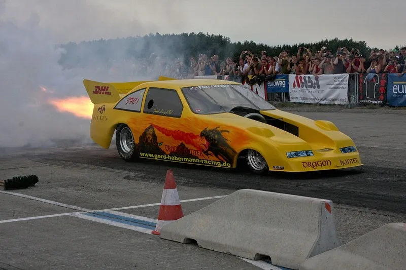 Dragsterové závody uvidí diváci na bechyňském letišti