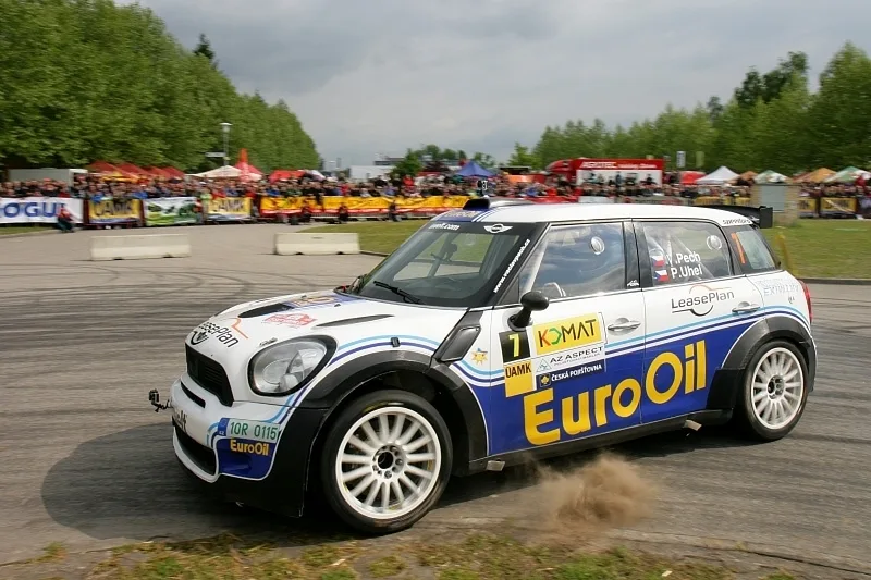 Václav Pech s Petrem Uhlem a jejich Mini John Cooper Works S2000 na budějckém Výstavišti
