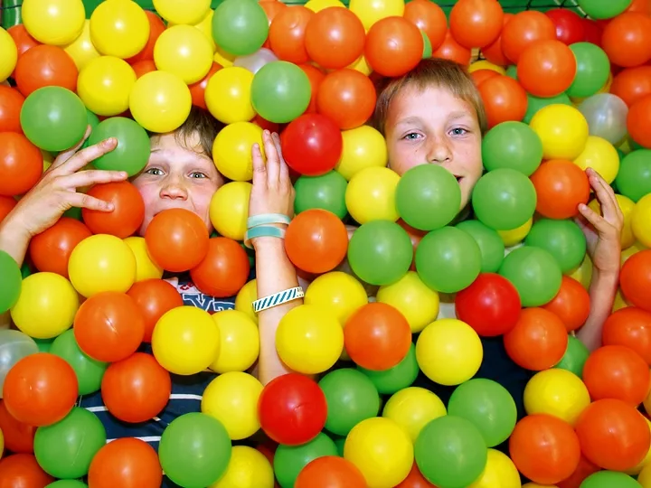 Děti z Dětského domova Žíchovec v budějckém Hopsáriu
