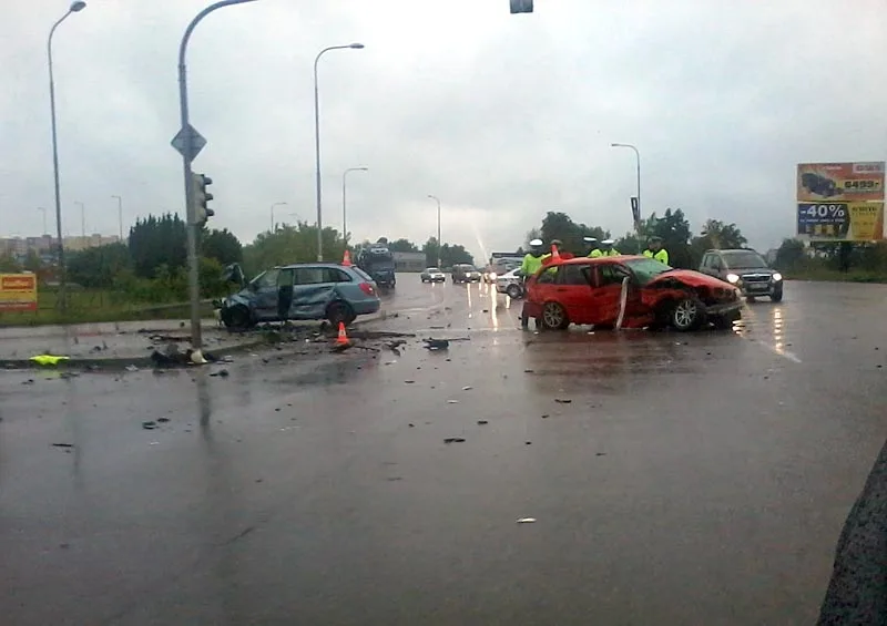 Mladá řidička BMW bojuje po nehodě o život