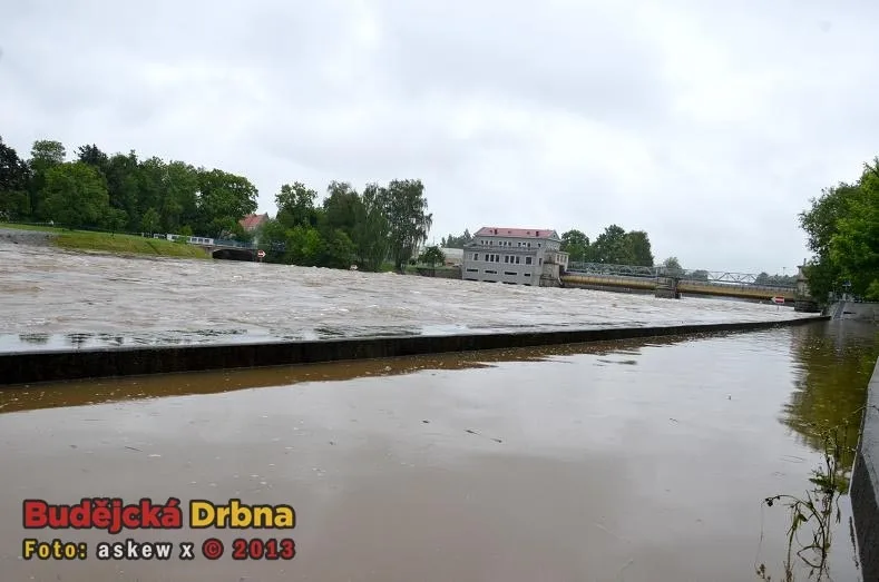 Voda u Jiráskova jezu opadá