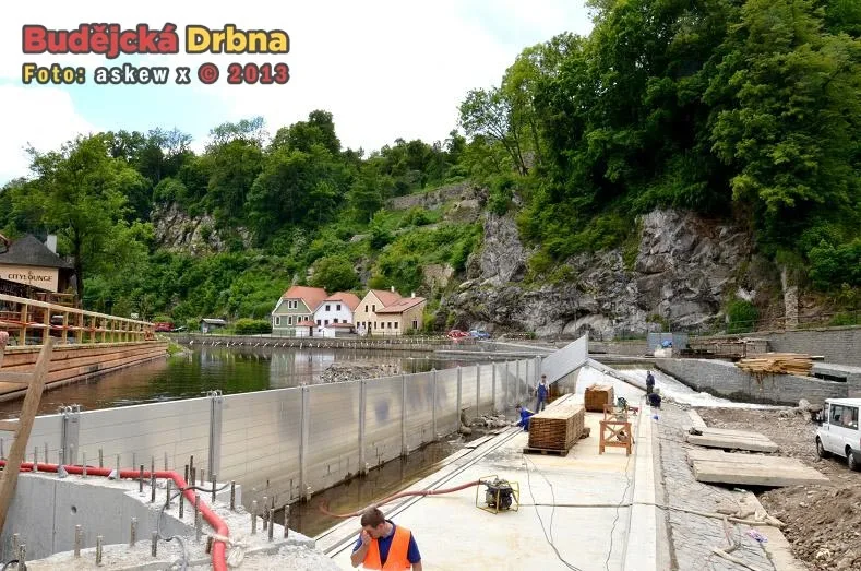 Rekonstrukce jezu Jelení lávka Český Krumlov - stavební práce finišují